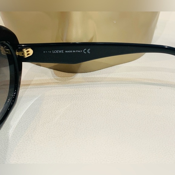 New LOEWE Sunglasses - Picture 9 of 13